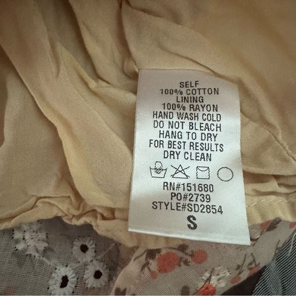 Storia • V-Neck‎ Floral Frill Dress - Picture 8 of 10